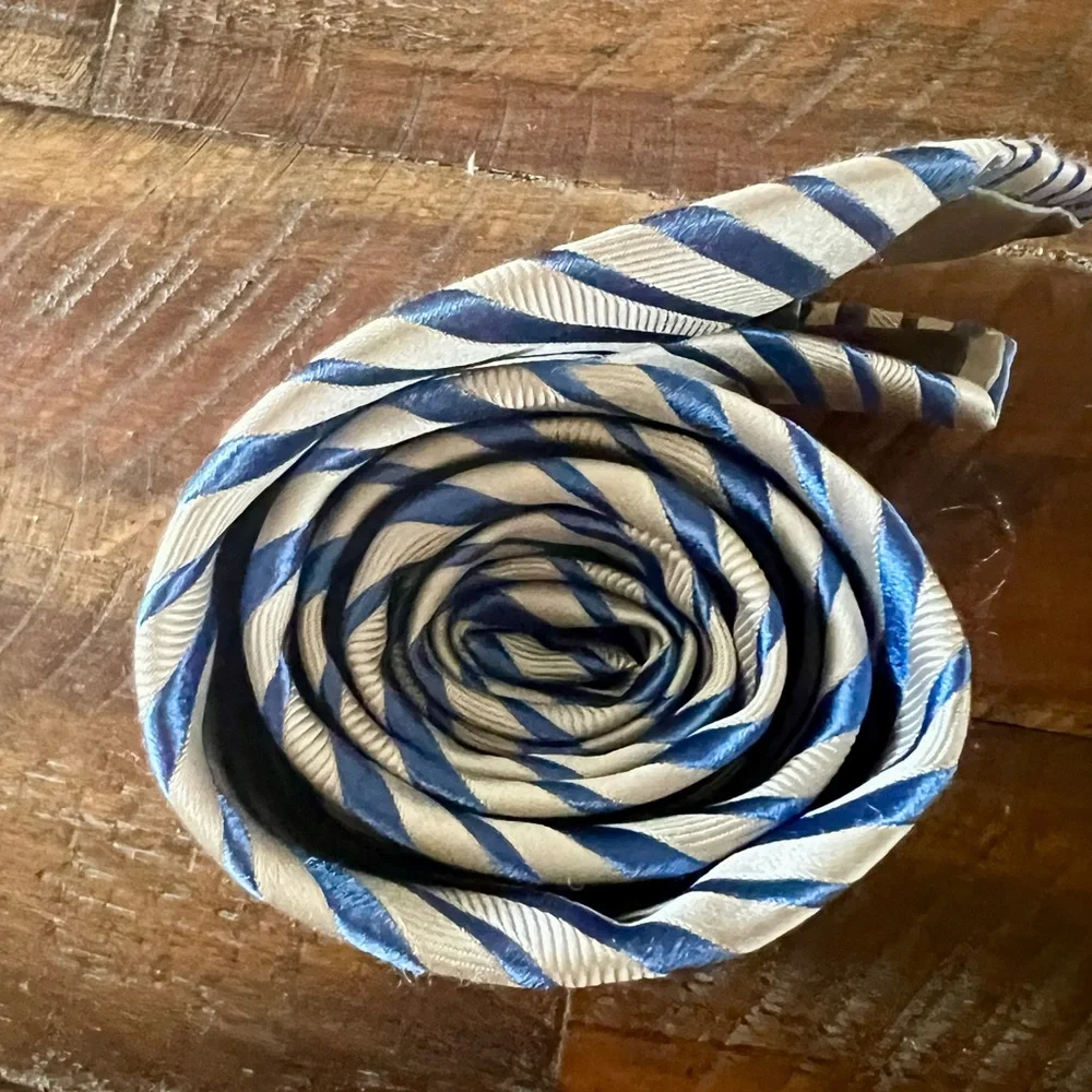 Charvet Paris Silk Tie – Silver & Blue Diagonal Stripe – Made in France - Picture 5 of 5
